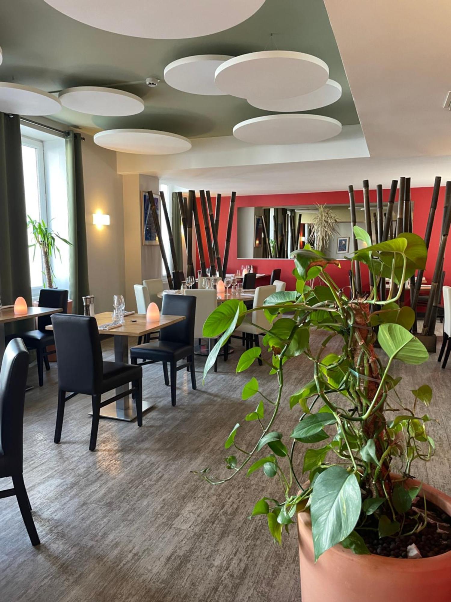 Hotel Restaurant La Boule D'Or Barbezieux-Saint-Hilaire Экстерьер фото
