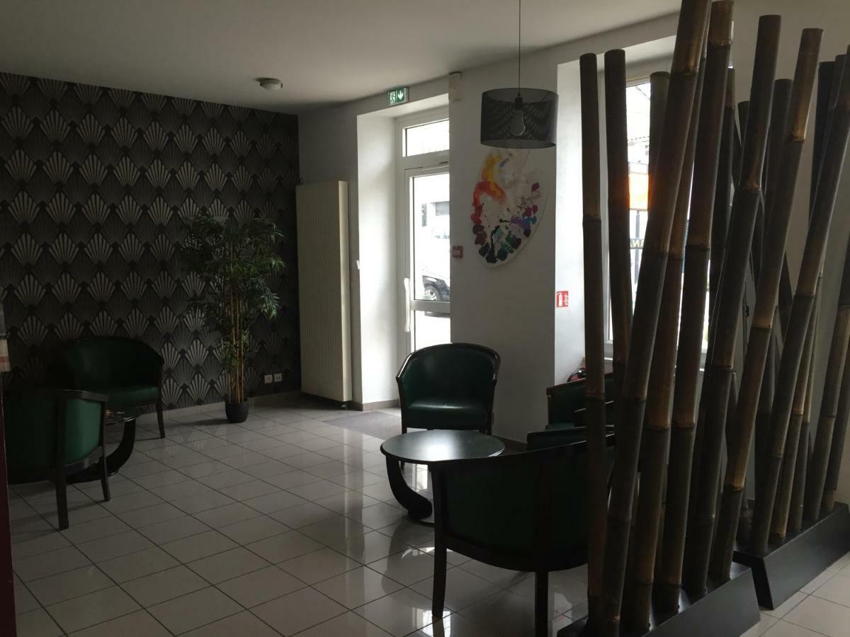 Hotel Restaurant La Boule D'Or Barbezieux-Saint-Hilaire Экстерьер фото